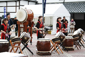 祝宴第12回金陵初しぼりの様子