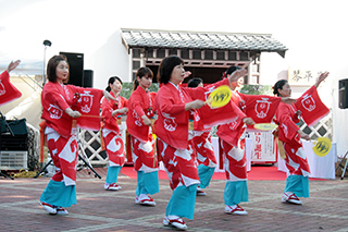 第15回 祝宴 金陵初しぼりの様子