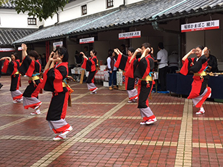 第17回 祝宴 金陵初しぼりの様子