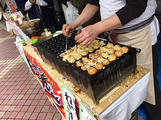 第17回 祝宴 金陵初しぼりの様子