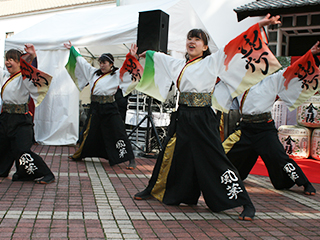 第18回 祝宴 金陵初しぼりの様子