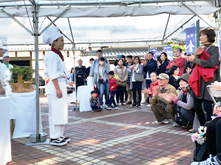 第19回 祝宴 金陵初しぼりの様子