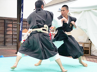 第19回 祝宴 金陵初しぼりの様子