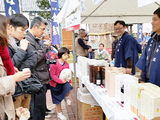 第19回 祝宴 金陵初しぼりの様子