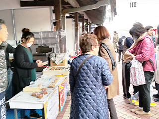 第19回 祝宴 金陵初しぼりの様子